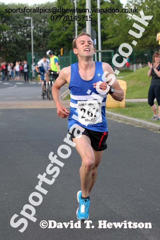 Carl Avery (Morpeth) 3rd in the Clive Cookson 10k. Photo: David T. Hewitson/Sports for All Pics